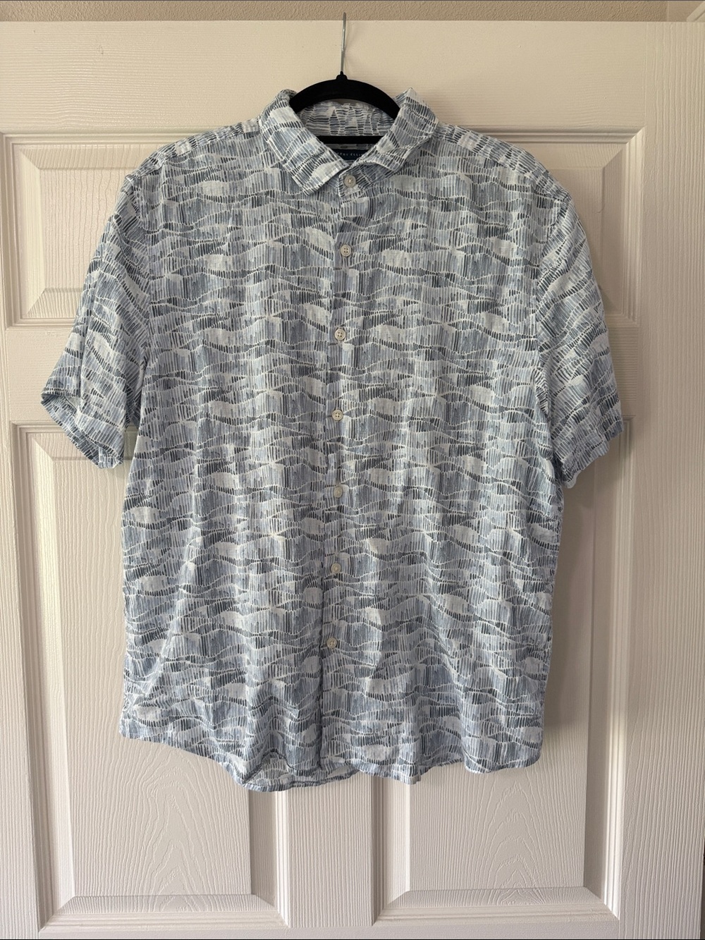 Perry Ellis Light Blue & White Short-Sleeve Button-Down Shirt